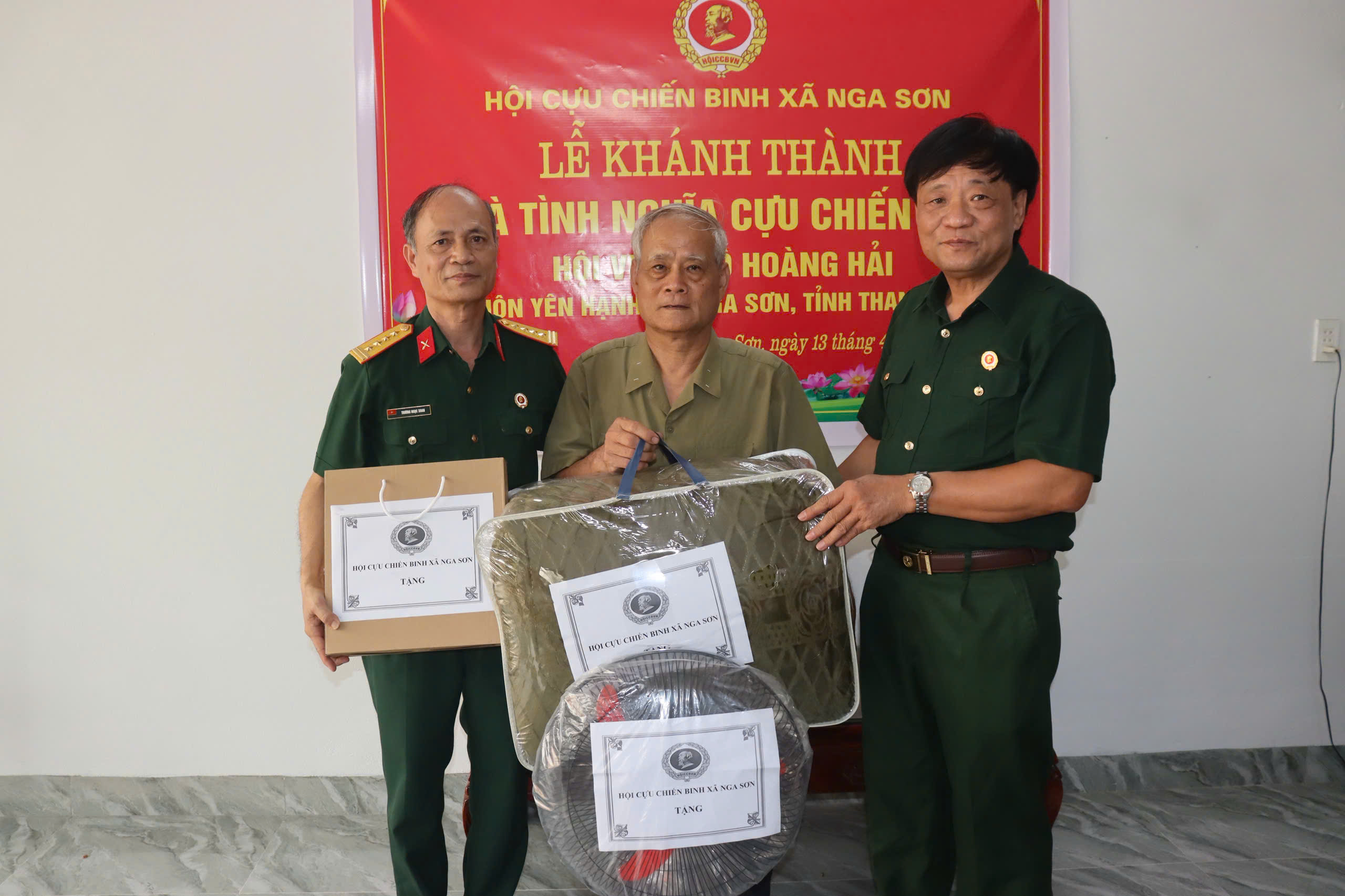 Anh-tin-bai
